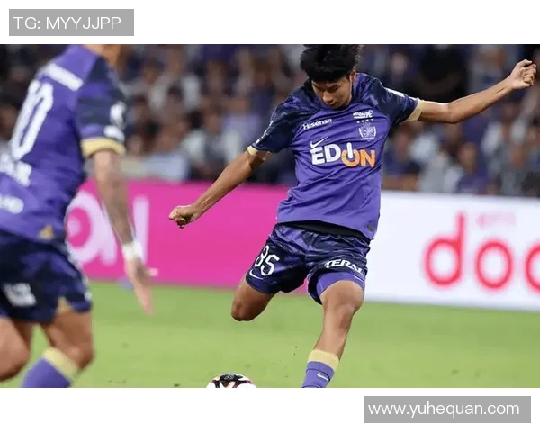 广岛三箭与横滨水手激战正酣比赛结果引发球迷热议 广岛三箭与横滨水手激战正酣比赛结果引发球迷热议